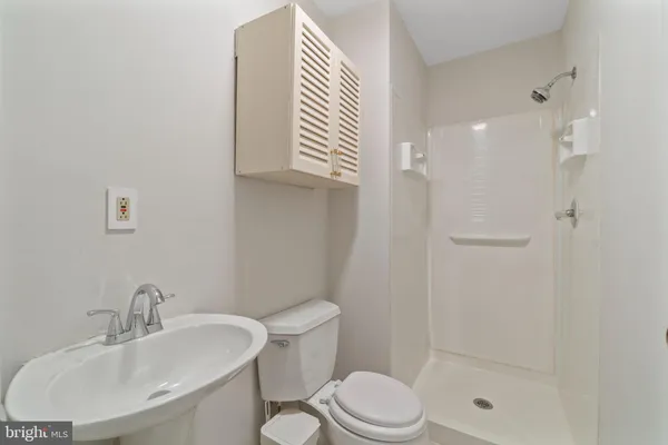 $2,300 | 1004 Dartmouth Glen Way, Baltimore, MD 21212