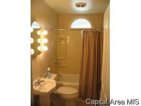 909 Henrietta Street Springfield, IL 62704 - Photo 4 of 12 Gallery Image 4