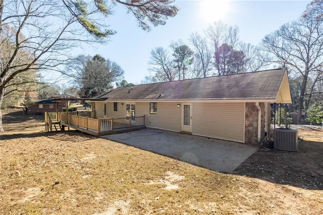 a view of a white house with a snow on the road