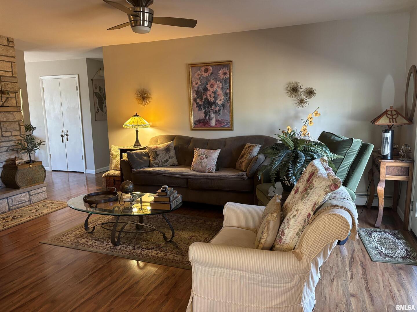 210 Apple Lane Anna, IL 62906 - Photo 13 of 45 a living room with furniture and wooden floor