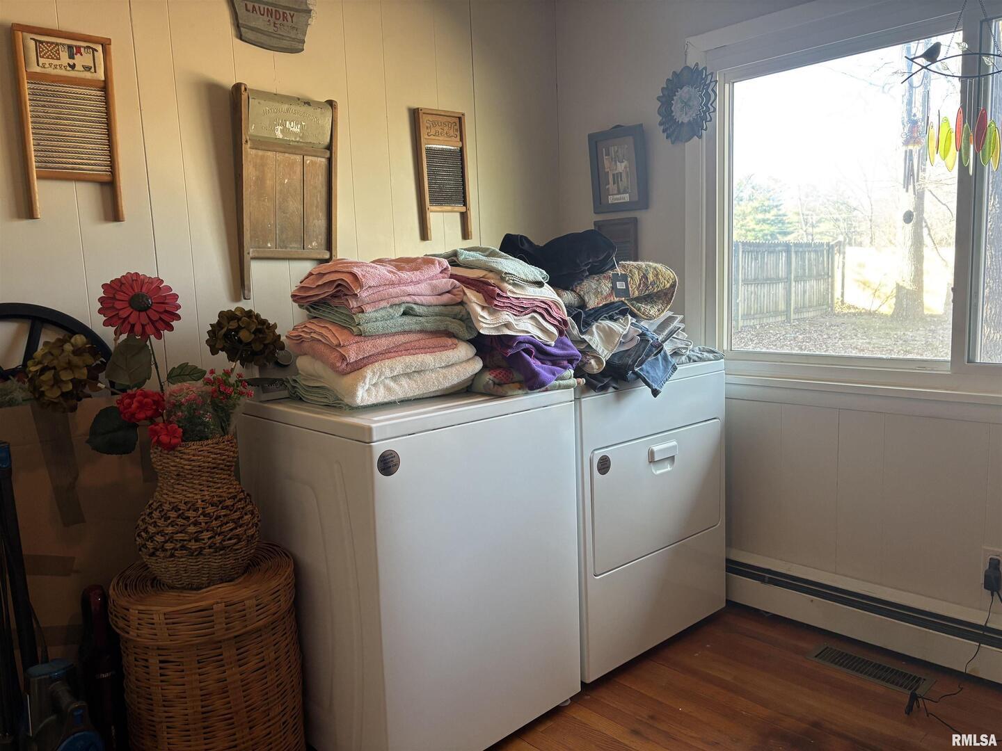210 Apple Lane Anna, IL 62906 - Photo 43 of 45 a utility room with dryer and washer