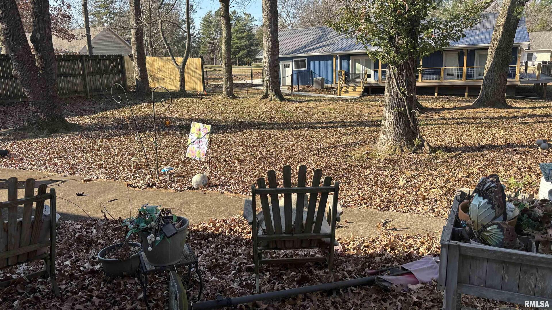 210 Apple Lane Anna, IL 62906 - Photo 6 of 45 a front view of a house with garden