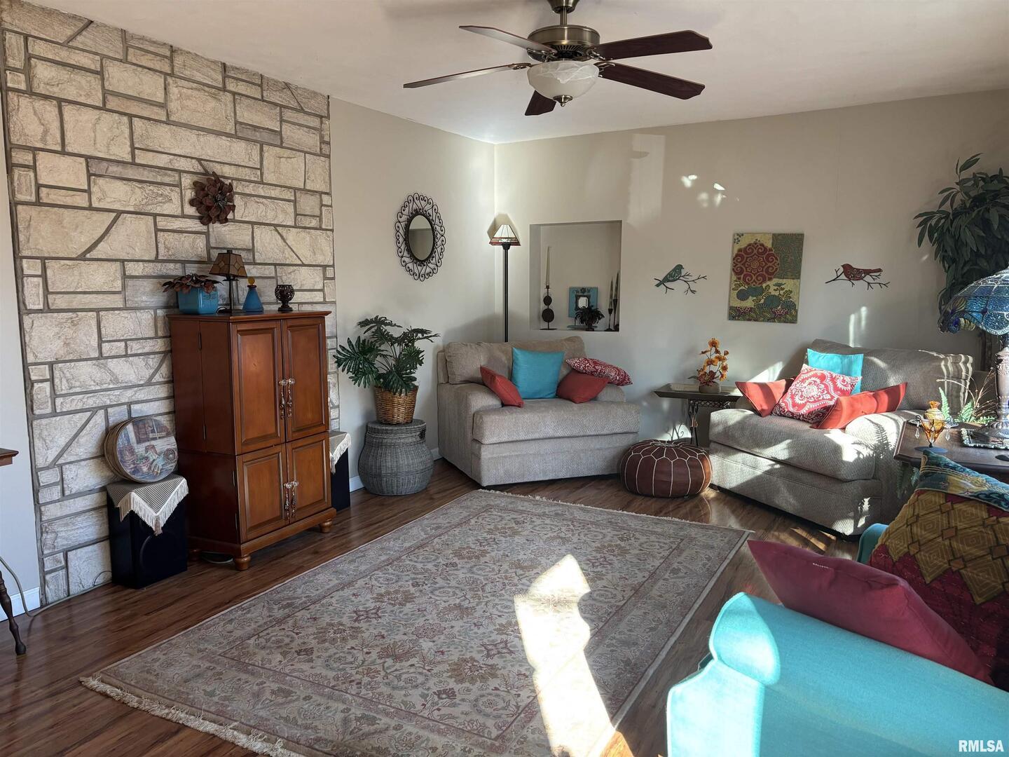 210 Apple Lane Anna, IL 62906 - Photo 8 of 45 a living room with furniture and a couch