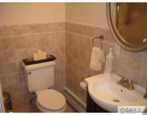 48 West Hill Road Colonia, NJ 07067 - Photo 4 of 10 Gallery Image 4