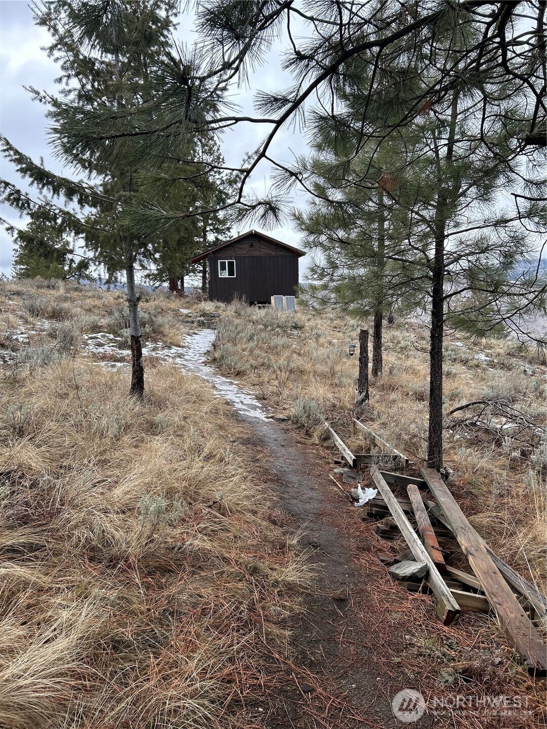 315 Reevas Basin Road Tonasket, WA 98855 - Photo 16 of 25 a view of a bench in a yard