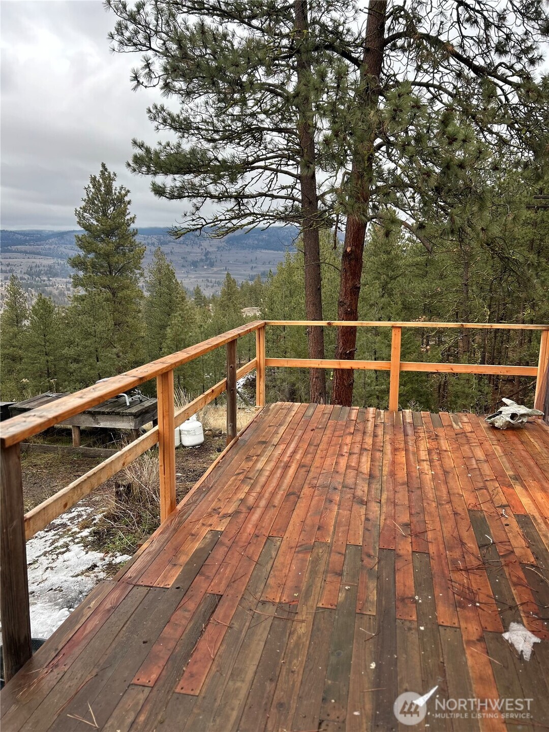 315 Reevas Basin Road Tonasket, WA 98855 - Photo 4 of 25 a view of balcony with staircase