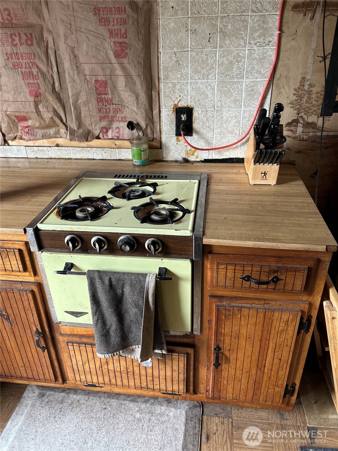 315 Reevas Basin Road Tonasket, WA 98855 - Photo 6 of 25 a stove top oven sitting inside of a kitchen
