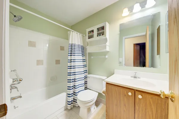 $174,500 | 2824 Roundtree Boulevard, Ypsilanti, MI 48197
