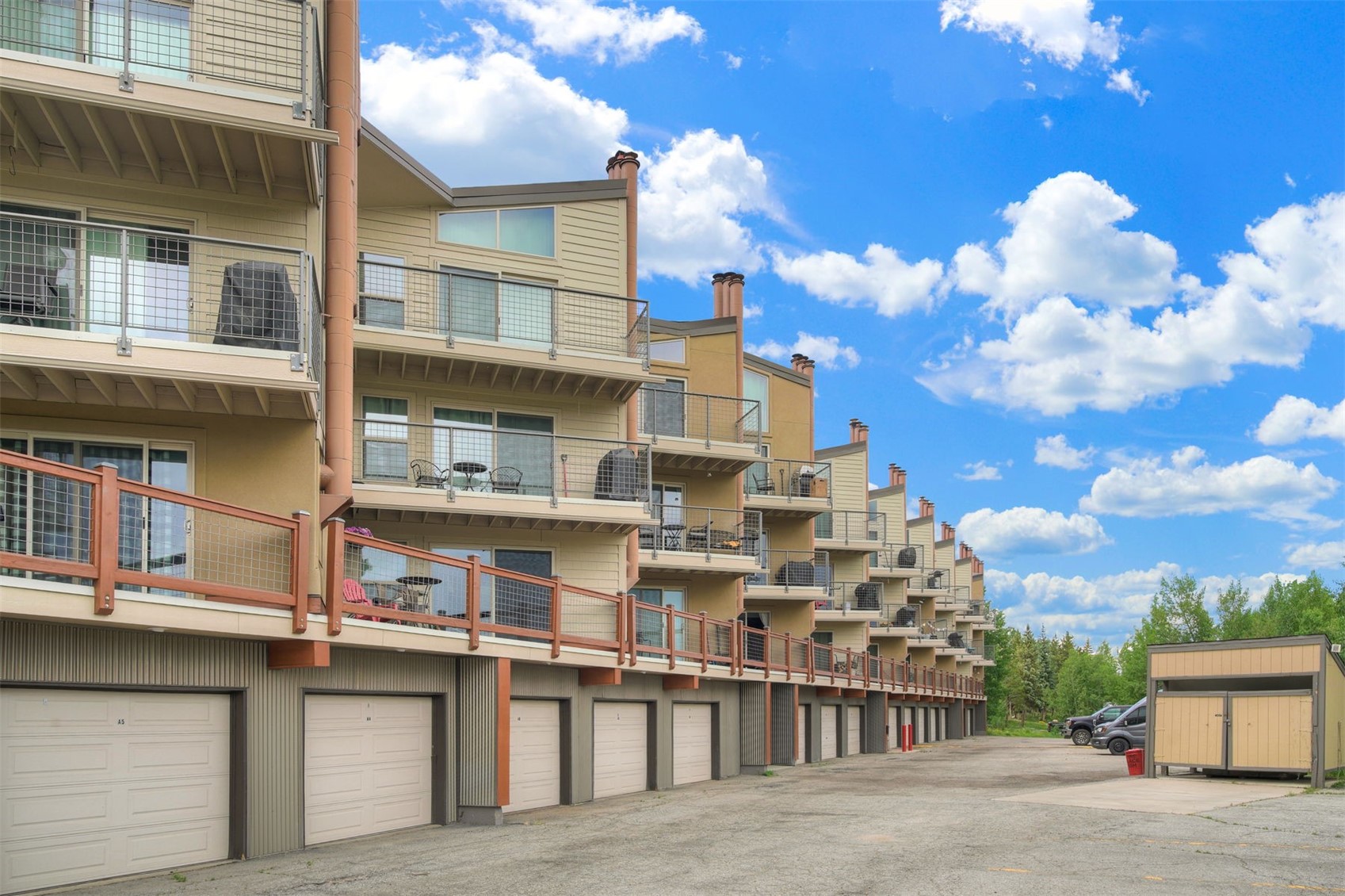 7031 Ryan Gulch Road, Unit 301 Silverthorne, CO 80498 - Photo 23 of 37 a view of a large building
