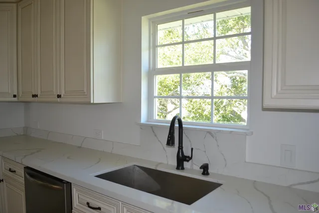 $490,000 | 145 Elm Lane, Grand Isle, LA 70358