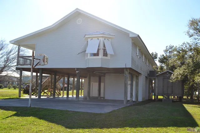 $490,000 | 145 Elm Lane, Grand Isle, LA 70358