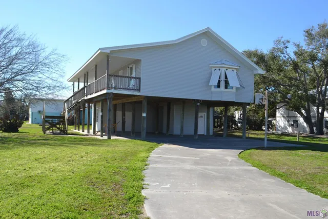 $490,000 | 145 Elm Lane, Grand Isle, LA 70358