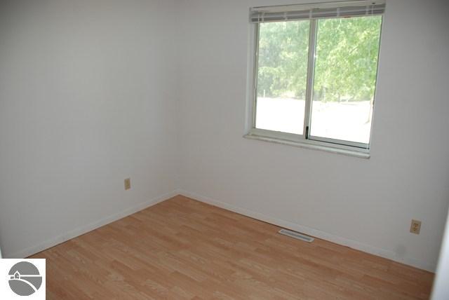 4202 Vance Road Traverse City, MI 49685 - Photo 11 of 16 1737914-10.JPG