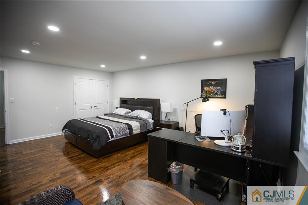 4308 Hana Road Edison, NJ 08817 - Photo 23 of 32 a bedroom with a bed and a desk