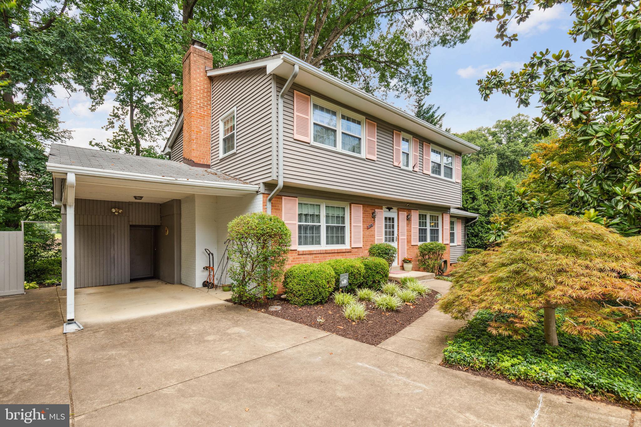 Updated Colonial in West Springfield