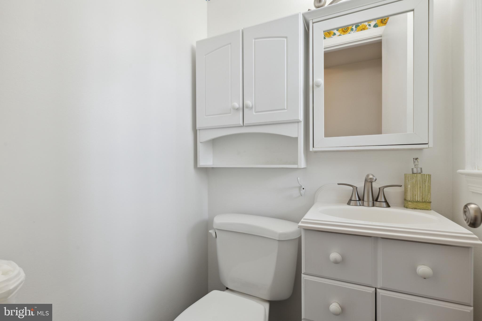 6715 Bellamy Avenue Springfield, VA 22152 - Photo 18 of 52 Half bath on ML
