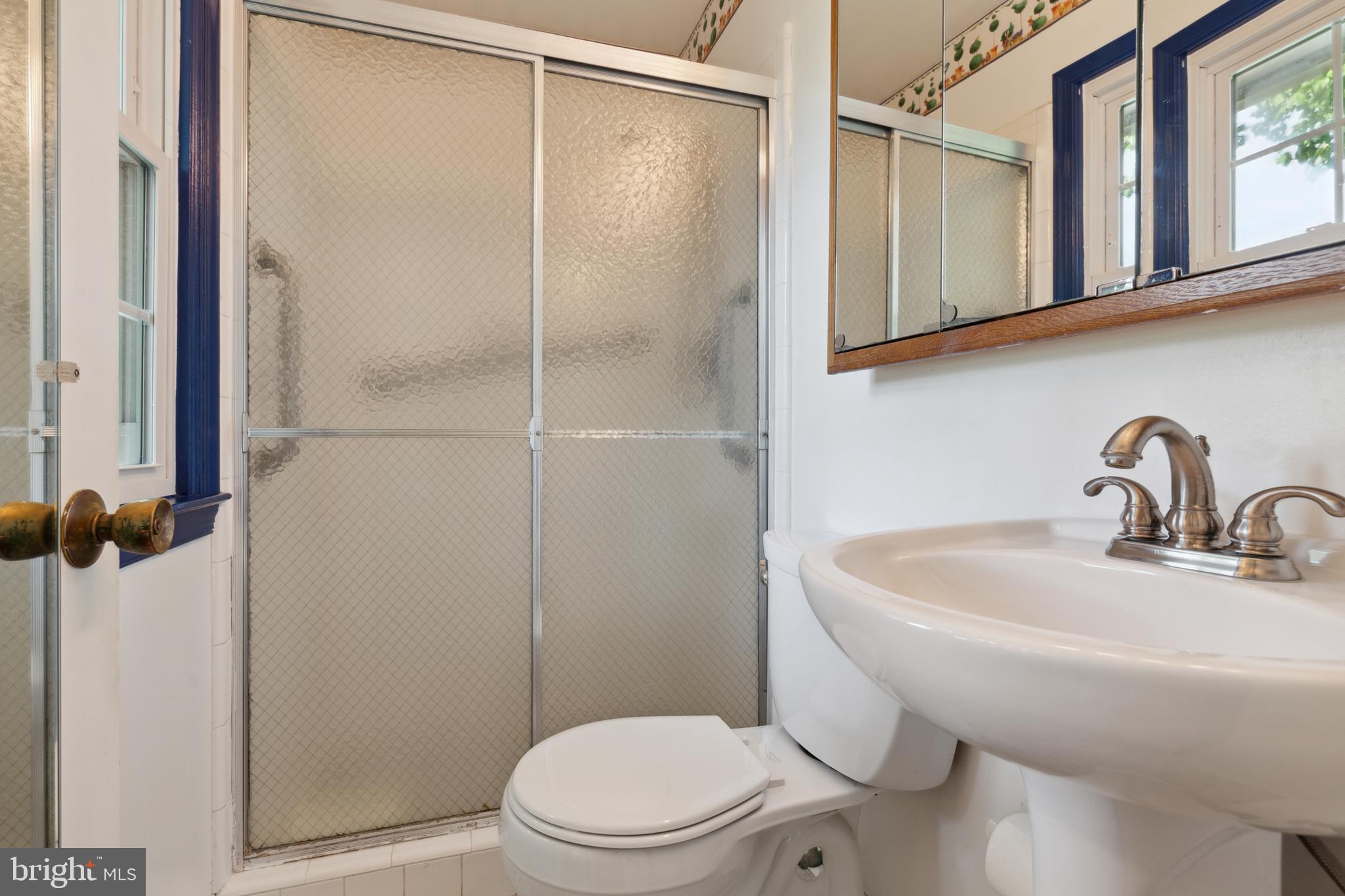 6715 Bellamy Avenue Springfield, VA 22152 - Photo 26 of 52 Primary Bath