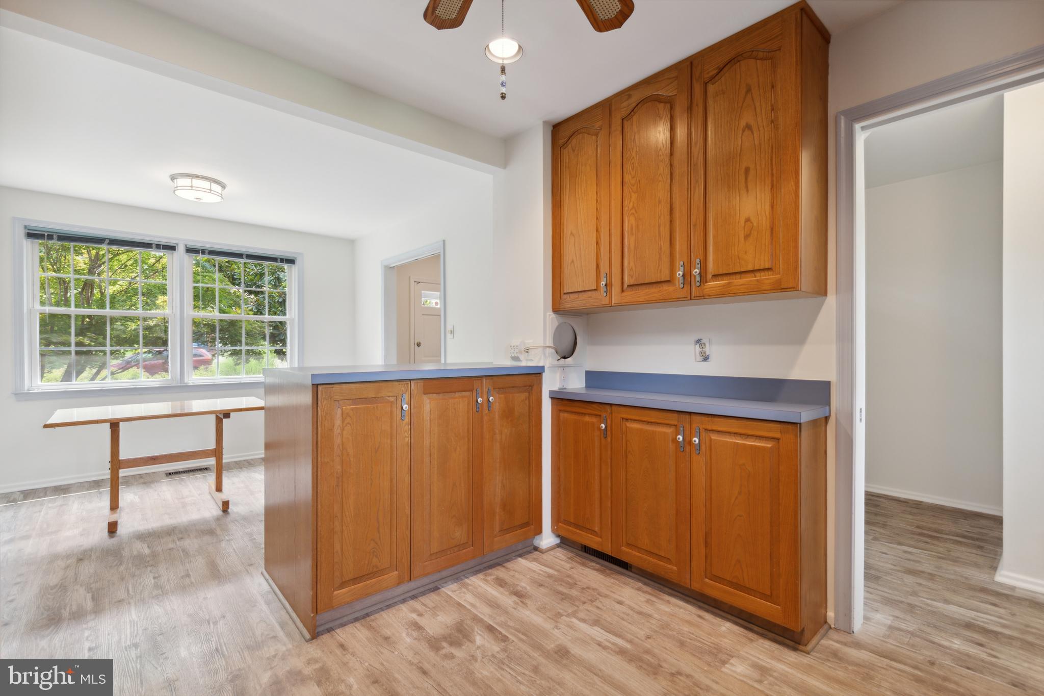 6715 Bellamy Avenue Springfield, VA 22152 - Photo 7 of 52 Eat-in kitchen