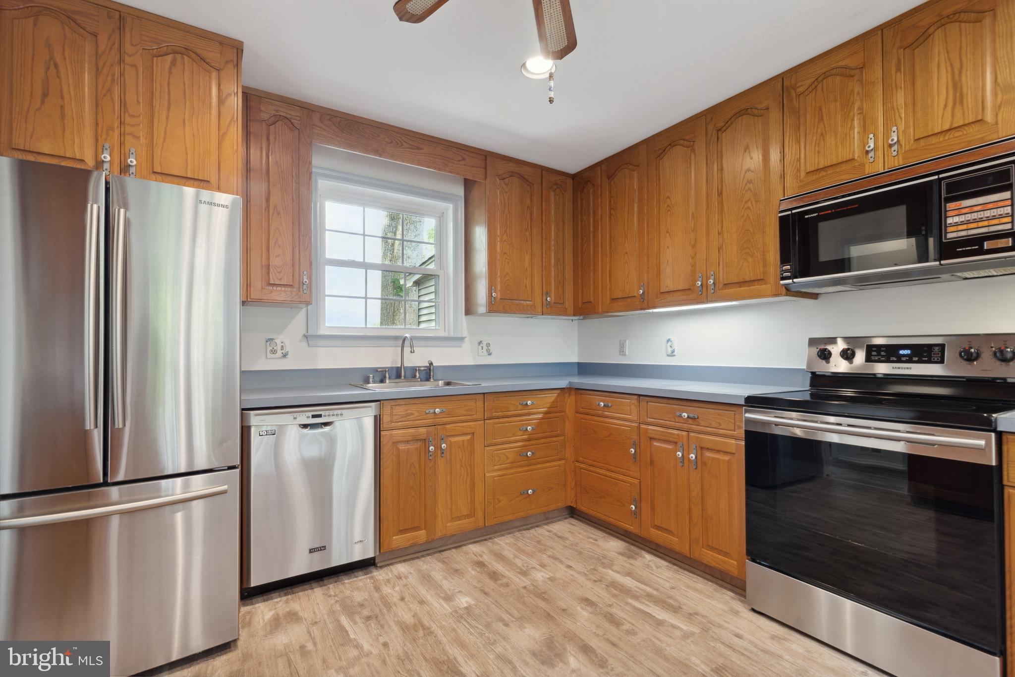 6715 Bellamy Avenue Springfield, VA 22152 - Photo 10 of 52 Eat-in kitchen