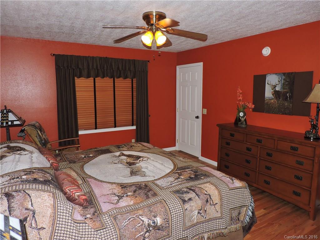 24 Pinnacle Road Burnsville, NC 28714 - Photo 14 of 24 Gallery Image 14