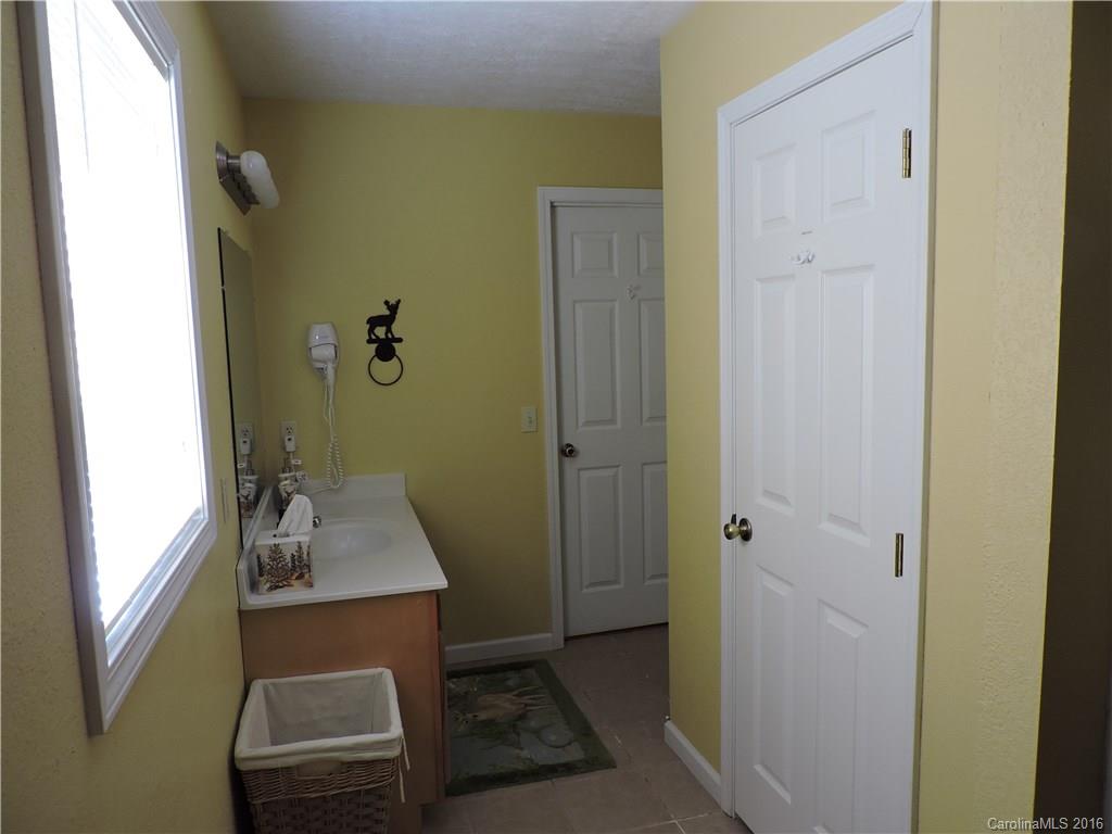 24 Pinnacle Road Burnsville, NC 28714 - Photo 16 of 24 Gallery Image 16