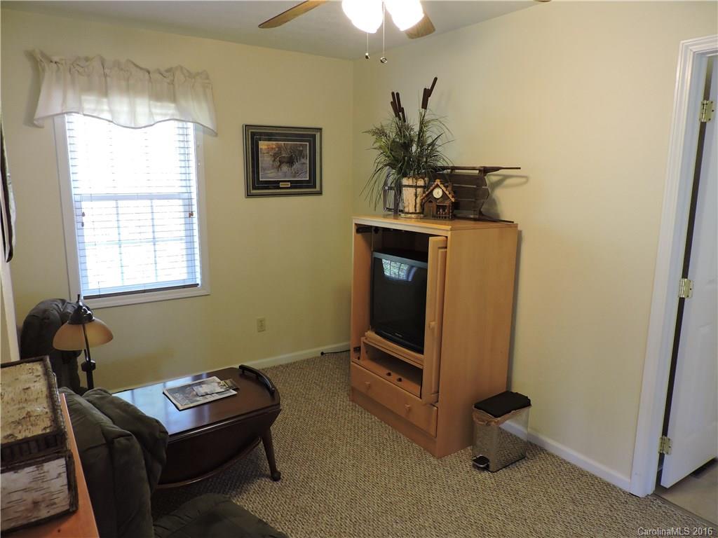 24 Pinnacle Road Burnsville, NC 28714 - Photo 18 of 24 Gallery Image 18