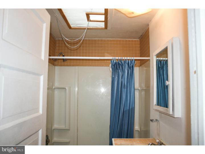 283 Sheffield Road Lansdowne, PA 19050 - Photo 13 of 17 Bathroom