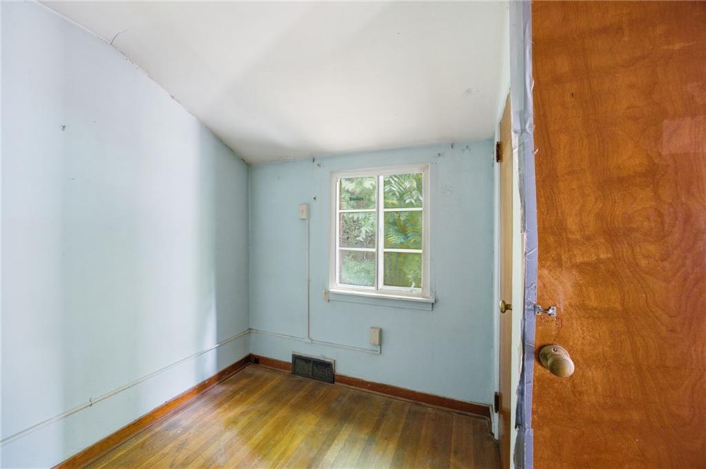 1391 Laketon Road Pittsburgh, PA 15221 - Photo 13 of 18