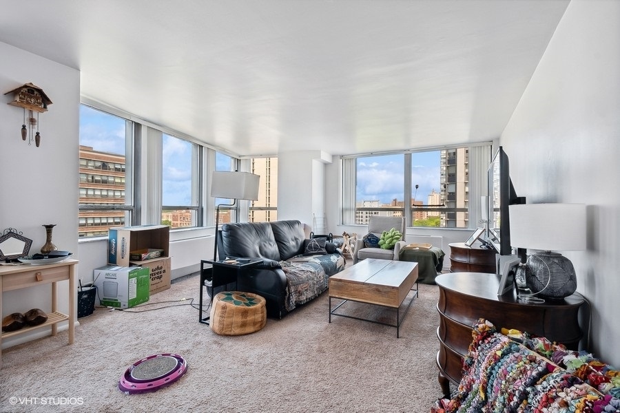 5701 North Sheridan Road, Unit 9L Chicago, IL 60660 - Photo 2 of 17 a living room with furniture and a couch