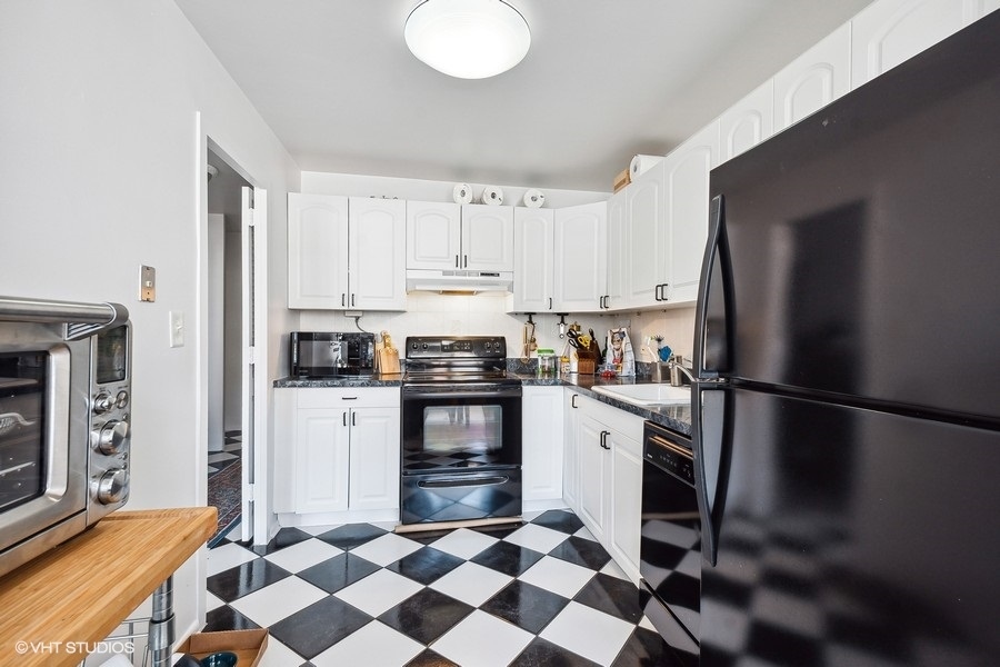 5701 North Sheridan Road, Unit 9L Chicago, IL 60660 - Photo 7 of 17 a kitchen with a refrigerator a sink and a stove