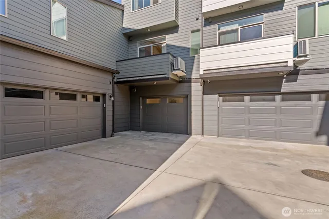 $575,000 | 32730 Hemlock Avenue Southeast, Black Diamond, WA 98010