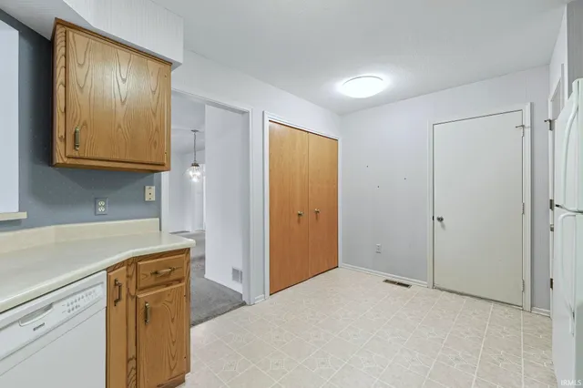 $249,900 | 2928 Wood Knoll Lane, Fort Wayne, IN 46804