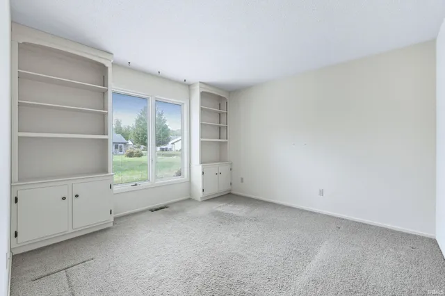 $249,900 | 2928 Wood Knoll Lane, Fort Wayne, IN 46804