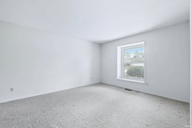 $249,900 | 2928 Wood Knoll Lane, Fort Wayne, IN 46804