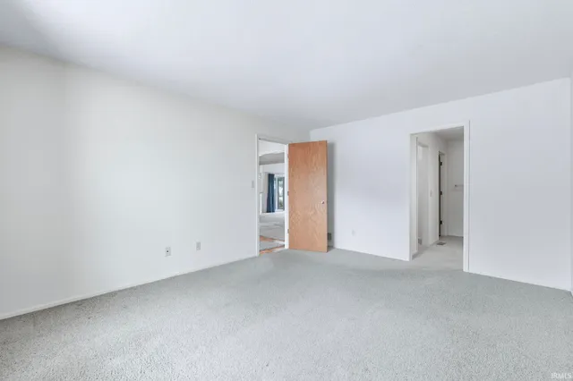 $249,900 | 2928 Wood Knoll Lane, Fort Wayne, IN 46804