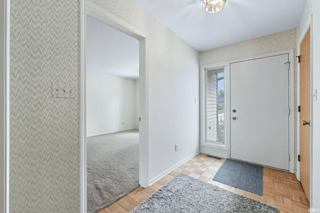 $249,900 | 2928 Wood Knoll Lane, Fort Wayne, IN 46804