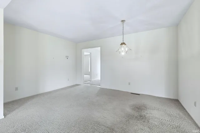 $249,900 | 2928 Wood Knoll Lane, Fort Wayne, IN 46804