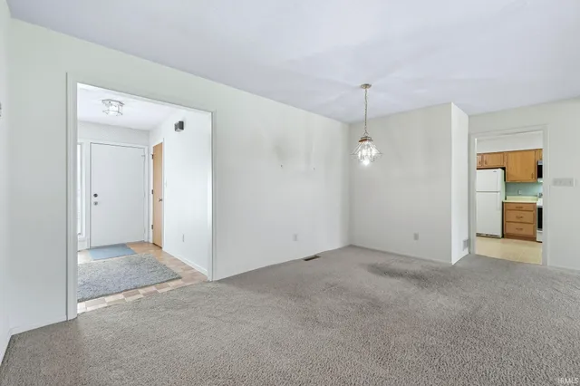 $249,900 | 2928 Wood Knoll Lane, Fort Wayne, IN 46804