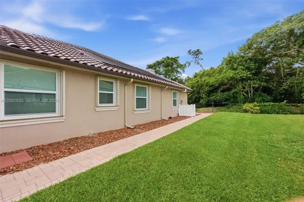$950,000 | 6113 Northwest 53rd Circle, Coral Springs, FL 33067