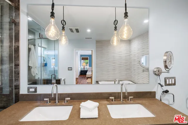 $2,295,000 | 6570 Lakeridge Road, Los Angeles, CA 90068