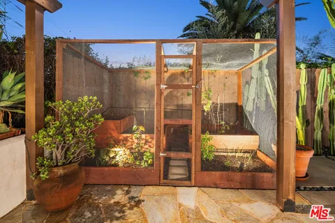 $2,295,000 | 6570 Lakeridge Road, Los Angeles, CA 90068