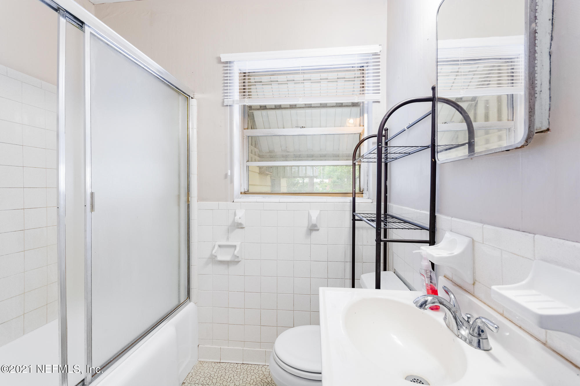 6246 Gloucester Road Jacksonville, FL 32216 - Photo 8 of 17 Bathroom