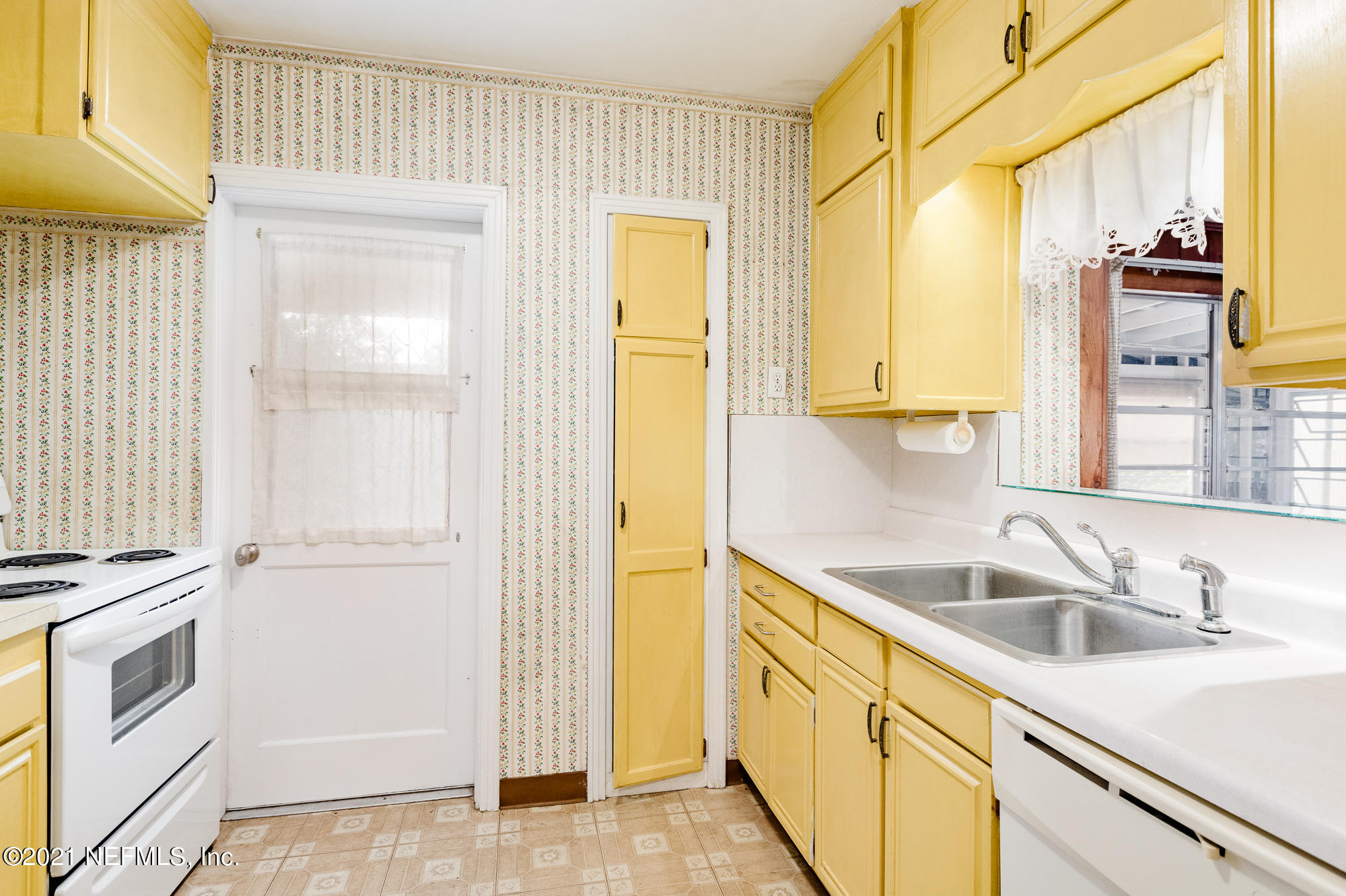 6246 Gloucester Road Jacksonville, FL 32216 - Photo 9 of 17 Kitchen I