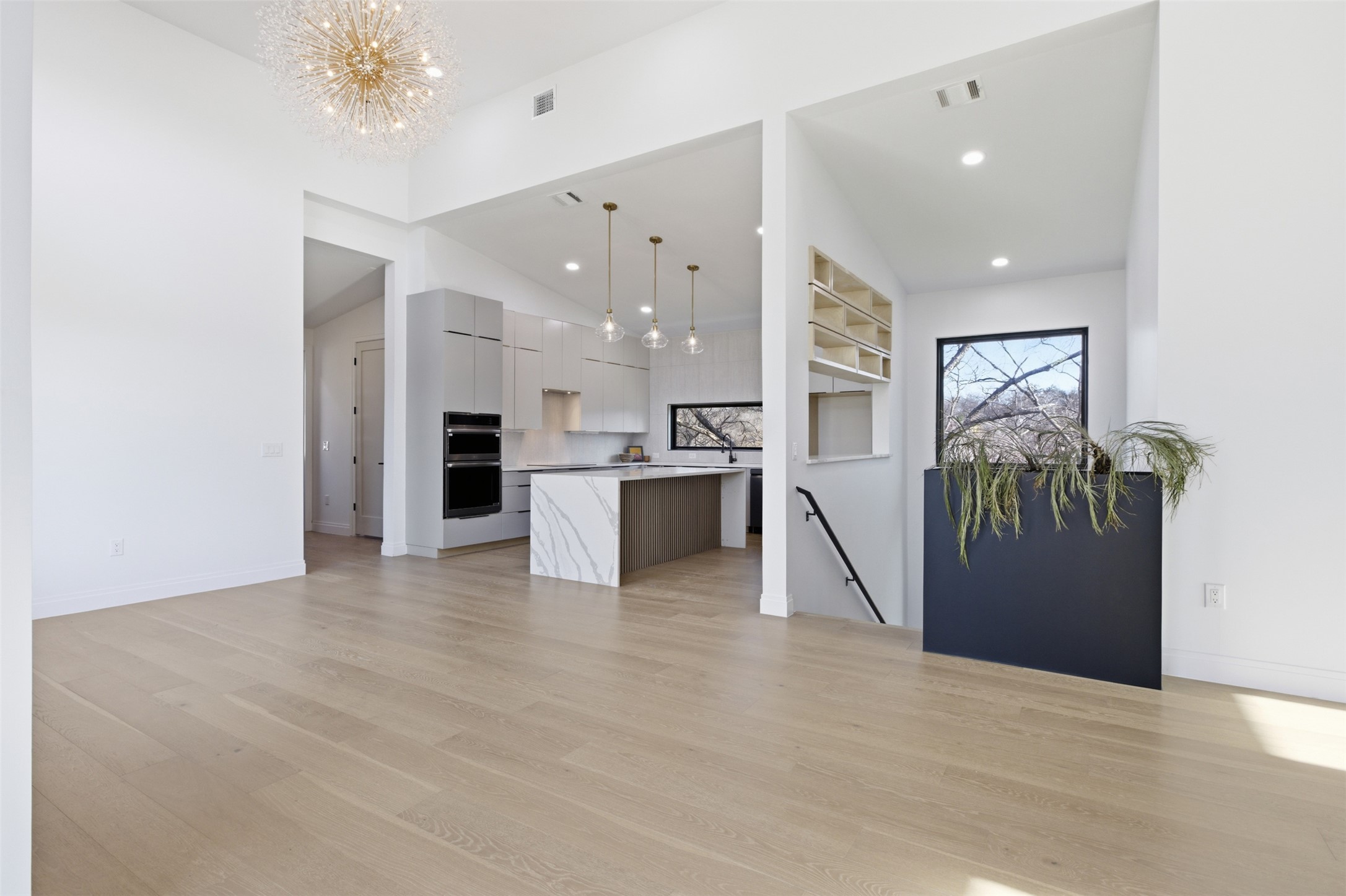 5013 Rob-Scott Street Austin, TX 78721 - Photo 5 of 35 At the main level entrance.