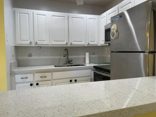 $1,290 | 2960 Lake Osborne Drive, Unit 107, Lake Worth Beach, FL 33461