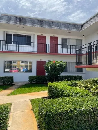 $1,290 | 2960 Lake Osborne Drive, Unit 107, Lake Worth Beach, FL 33461