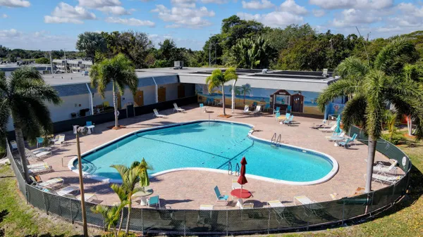 $1,290 | 2960 Lake Osborne Drive, Unit 107, Lake Worth Beach, FL 33461