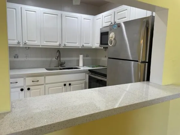 $1,290 | 2960 Lake Osborne Drive, Unit 107, Lake Worth Beach, FL 33461