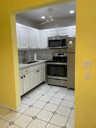 $1,290 | 2960 Lake Osborne Drive, Unit 107, Lake Worth Beach, FL 33461