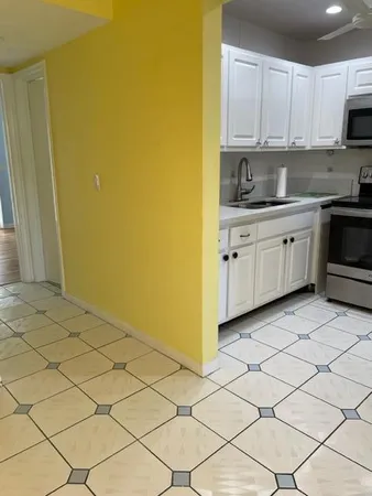 $1,290 | 2960 Lake Osborne Drive, Unit 107, Lake Worth Beach, FL 33461